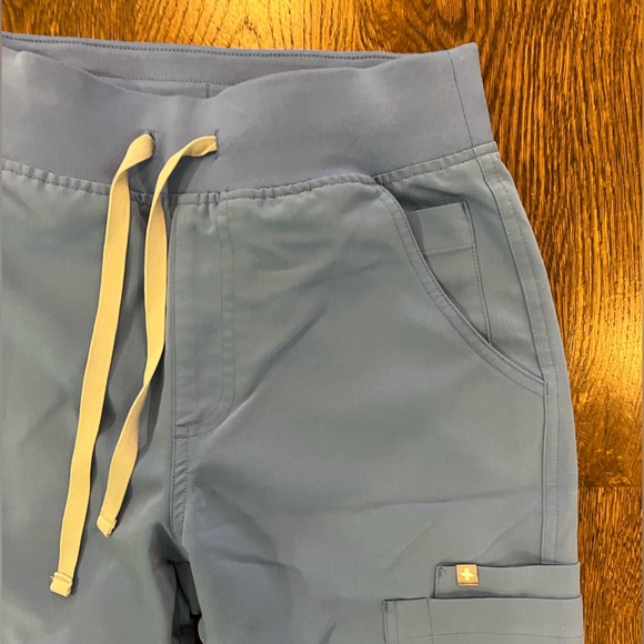 FIGS XS High Waisted Skinny Scrub Pants in Ceil Blue - Picture 4 of 7
